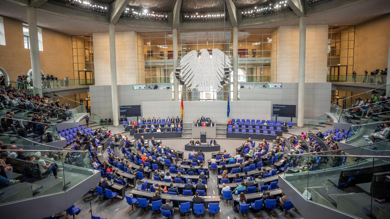 Fast Die Hälfte Der Abgeordneten Im Bundestag Hat Nebeneinkünfte