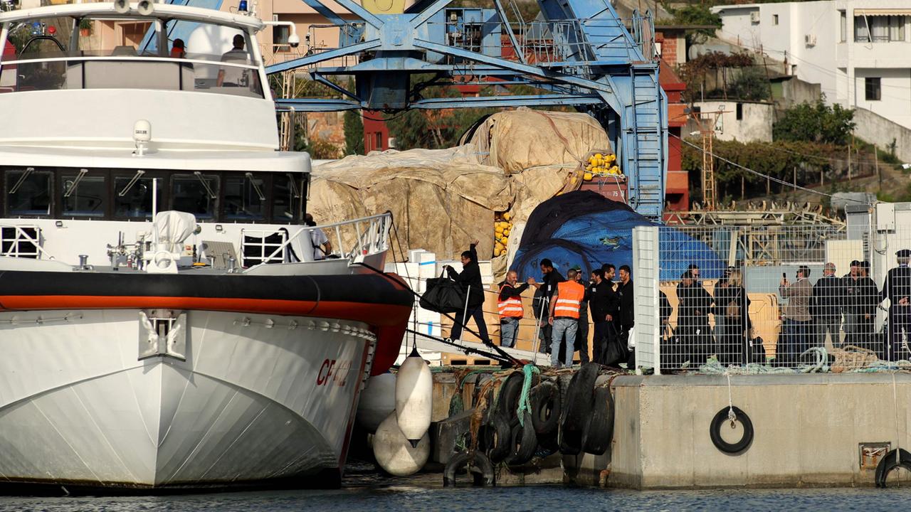 Nach Gerichtsurteil Holt Italien Migranten Aus Albanischem Asyllager Zurück