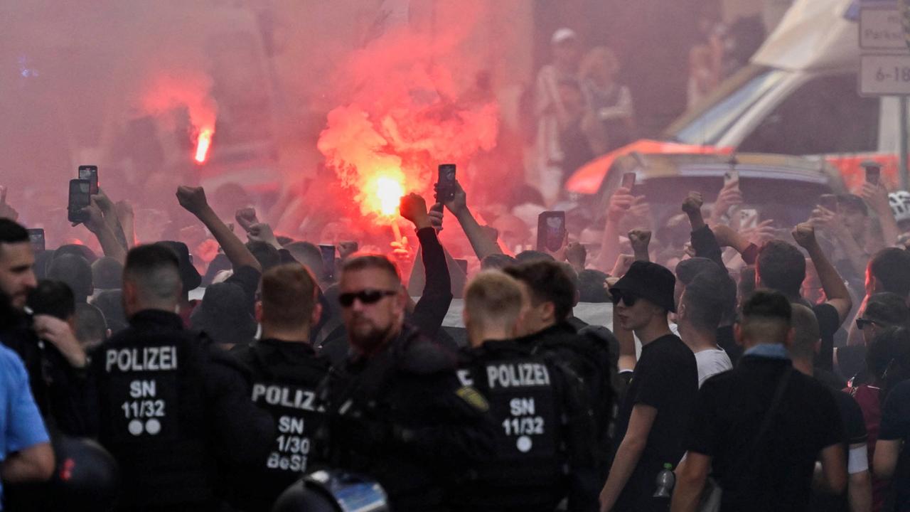 Queere Szene Im Visier Gewaltbereiter Rechtsextremisten