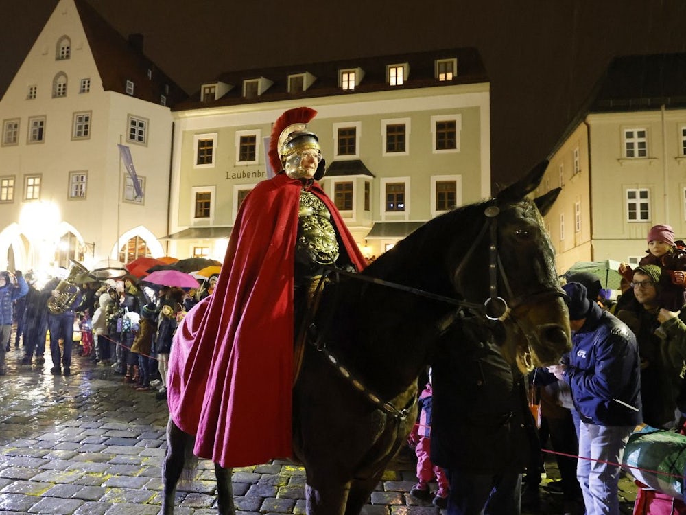 Freising: Großer Martinszug Durch Die Altstadt