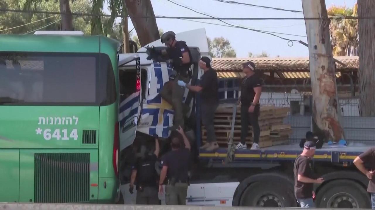 Lkw Rast Bei Tel Aviv In Bushaltestelle Verletzte