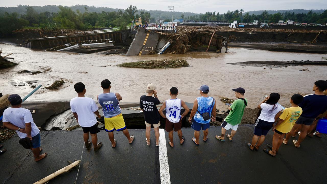 Zerstörung Und Tote Durch Sturm "trami" Auf Den Philippinen