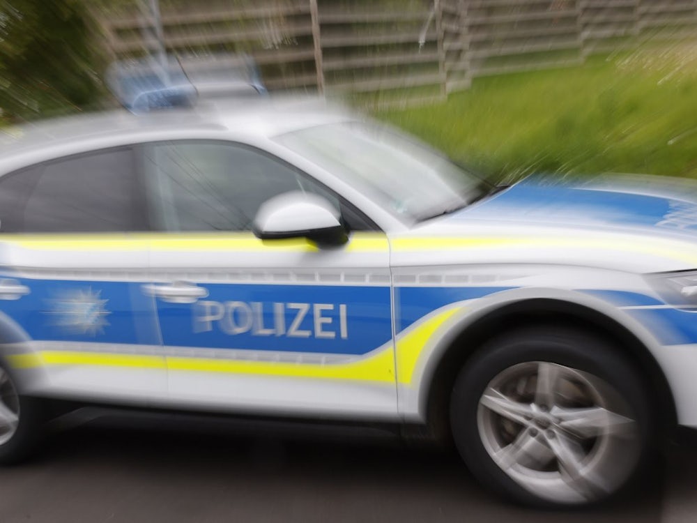 Unfall In Finsing : 46 Jährige Sitzt Betrunken Am Steuer Und Fährt Laterne Um