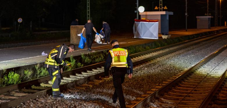 Zwei Junge Männer Sterben, Weil Sie Eine Abkürzung Nehmen Wollten