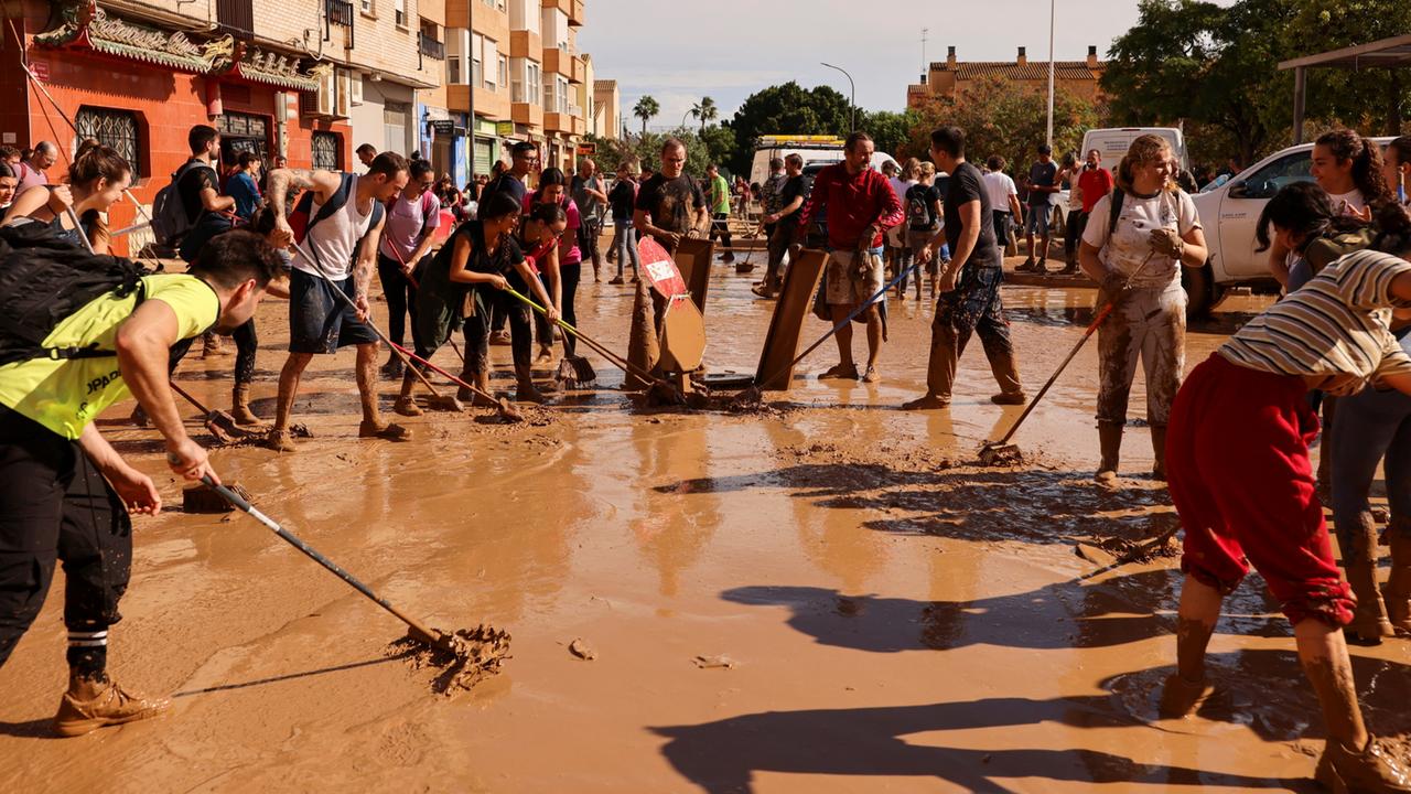 Reportage Aus Paiporta: Stolz Darauf, Wie Alle Im Chaos Zusammenhalten